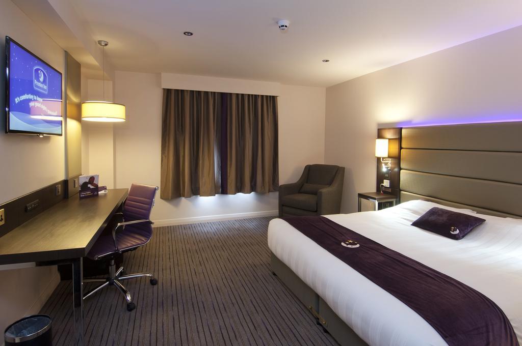Premier Inn Oldham - Broadway Eksteriør billede