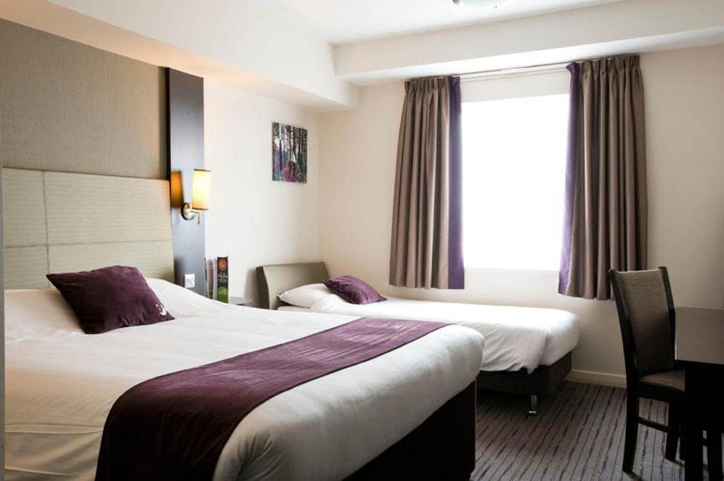 Premier Inn Oldham - Broadway Eksteriør billede