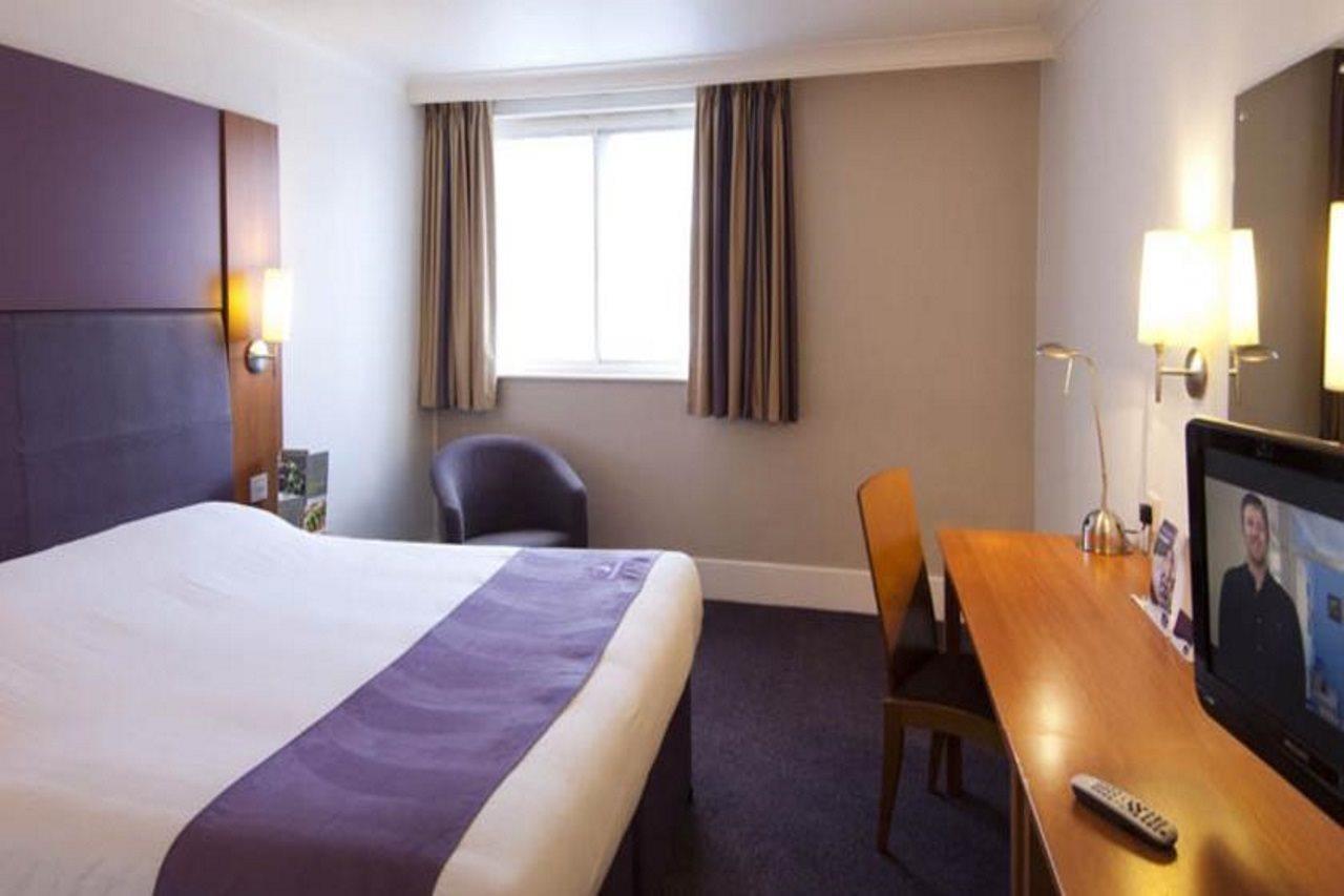 Premier Inn Oldham - Broadway Eksteriør billede